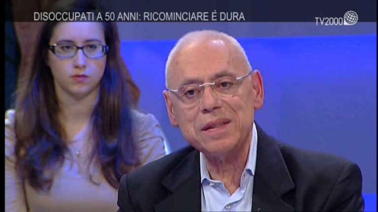 Pomigliano, l’ultima messa di don Peppino Gambardella: “Trasferimento decisione imposta dal vescovo”. Fedeli contrari