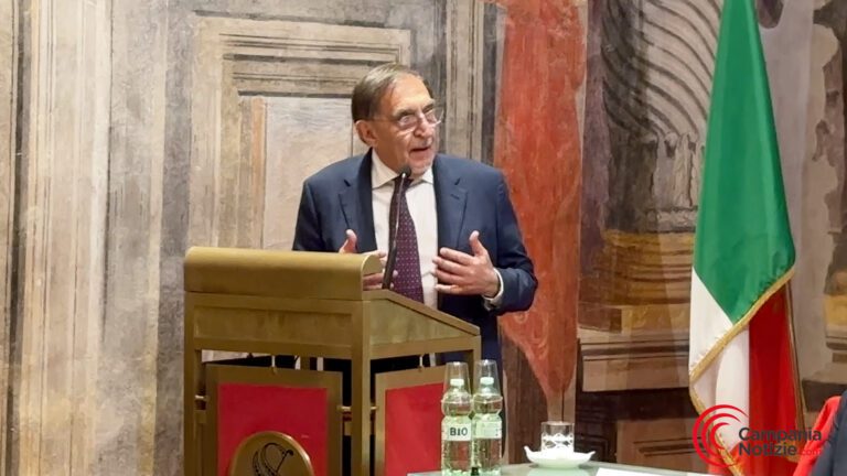 VIDEO La Russa: “Femminicidio non riguarda solo le donne ma soprattutto i maschi”. E poi: argineremo questa piaga