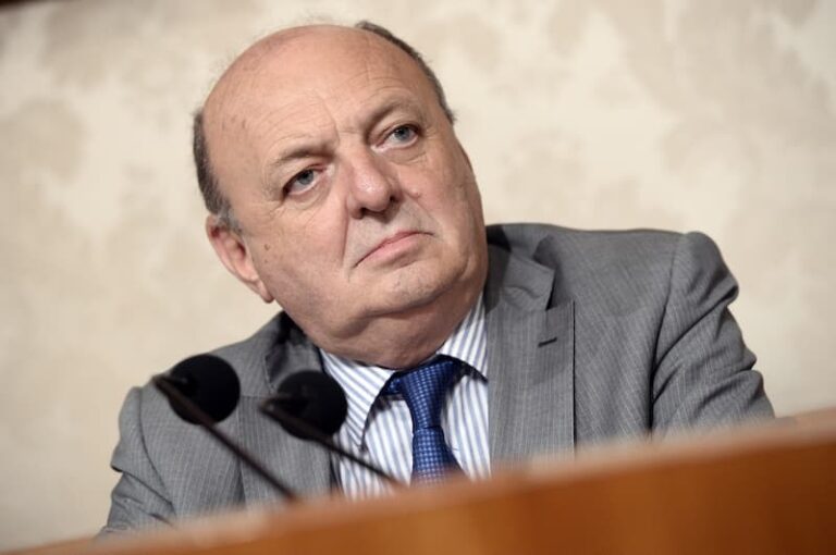 Frana a Ischia, il ministro Pichetto Fratin: “Mettere in galera i sindaci”. La replica dei primi cittadini: “Non sa di cosa parla”