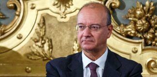 Niente reddito di cittadinanza per chi non completa la scuola dell’obbligo, la proposta del ministro Valditara