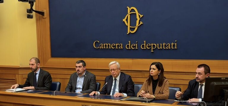 VIDEO LIVE CAMERA Commissione Esteri approva all’unanimità risoluzione contro repressione in Iran