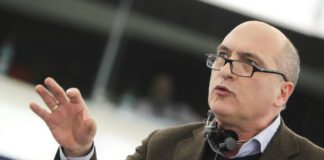 Qatargate, l’avvocato di Cozzolino accusa: “Vogliono farlo crollare, mandato arresto vago, parziale e non trasparente”