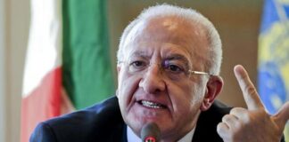 De Luca: “Governi italiani per il 90% un circo equestre, destra o sinistra non cambia granché”