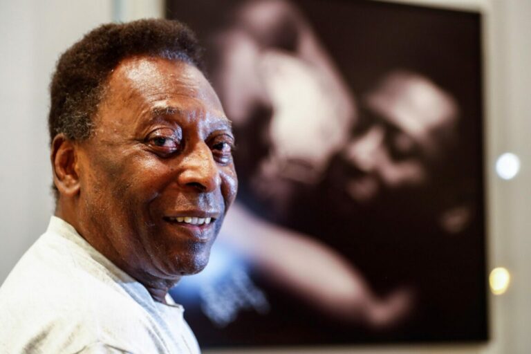 La leggenda Pelé, O Rey da lustrascarpe ai tronfi dei record