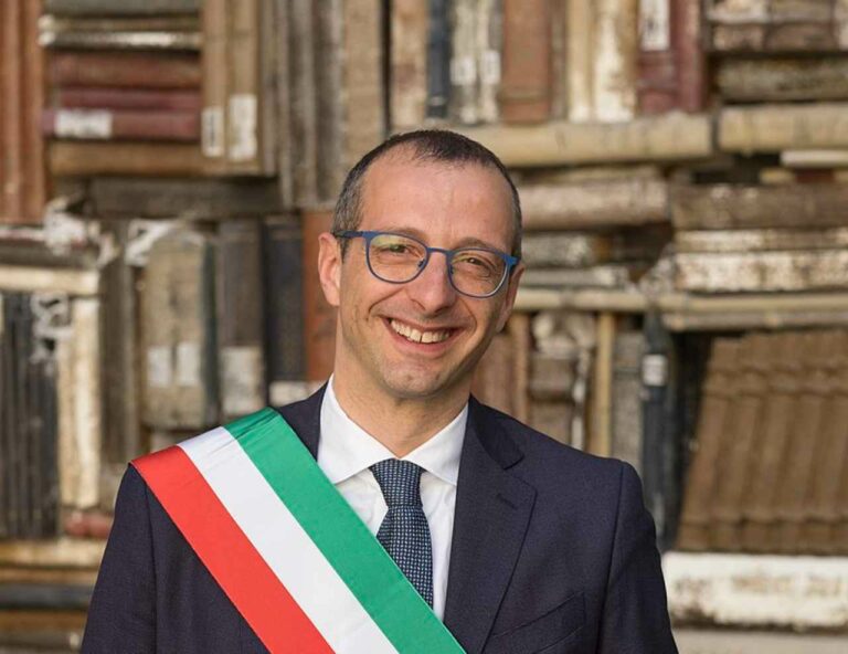 Pd, Ricci rinuncia alle primarie e appoggia Bonaccini: “Sposteremo la barra più a sinistra”