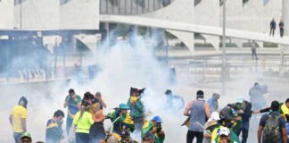 Brasile, assalto al Parlamento dei sostenitori di Bolsonaro: 400 arresti. Già 46 i feriti, 6 gravi