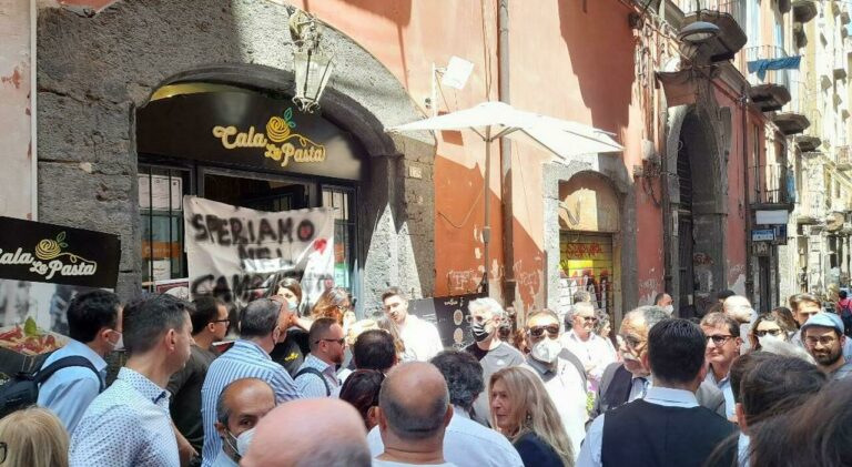 Napoli, ristorante Cala la Pasta: condannati gli autori dei raid