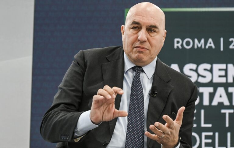 Caso Vannacci, Crosetto: “Sono diverso da chi mi attacca da una parte e dall’altra”. Vannacci: “Sono un soldato e continuo a fare il soldato”