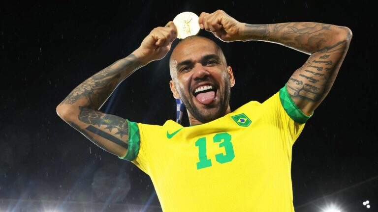 Arrestato Dani Alves, il calciatore è accusato di violenza sessuale