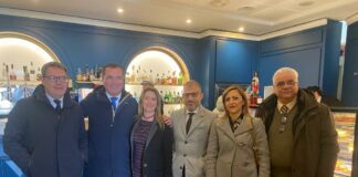 Cesa: il sindaco Guida, il vice Guarino e De Angelis senza vergogna. Foto di gruppo con Zannini, l’uomo di Mondragone