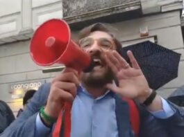 Aversa: megafono e zainetto rosso di Golia al mercatino delle pulci, il sindaco non ne ha azzeccata una