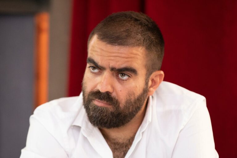 VIDEO LIVE CAMERA Grimaldi (Verdi-Sinistra): “Governo tutela i forti e penalizza i deboli, compagnie energetiche hanno rapinato gli italiani”