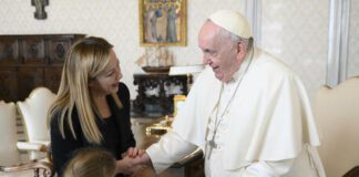 Meloni dal Papa: “Parlato di Ucraina, migranti e natalità”. Con lei anche la figlia e il compagno
