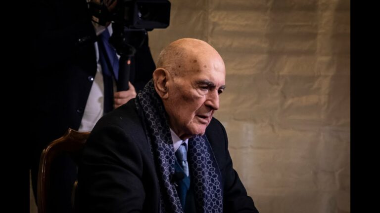 VIDEO Sopravvissuto Auschwitz, Sami Modiano al Senato incontra gli studenti: commozione e lacrime