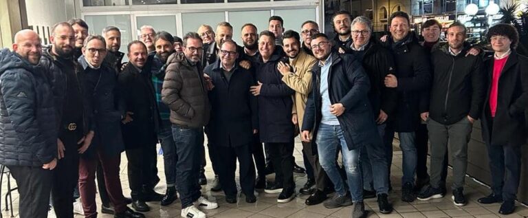 Orta di Atella, l’ex deputato Russo allo stesso tavolo di Piccirillo: Villano con Santillo, Del Prete “Magò” e Arena tra morsi e rimorsi