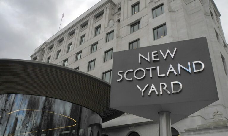 Agente Scotland Yard ha violentato 12 donne negli ultimi 20 anni, scandalo senza precedenti