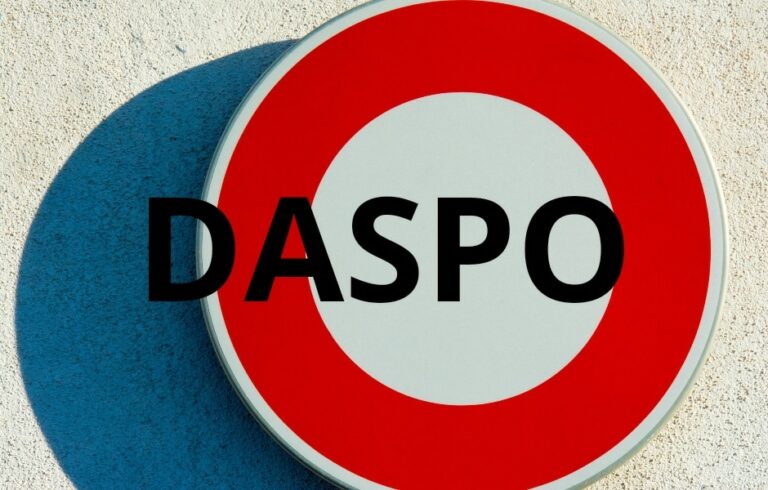Daspo tifosi azzurri, provvedimenti per Napoli-Juventus e Napoli-Parma. Nei guai anche 4 supporter del Giugliano