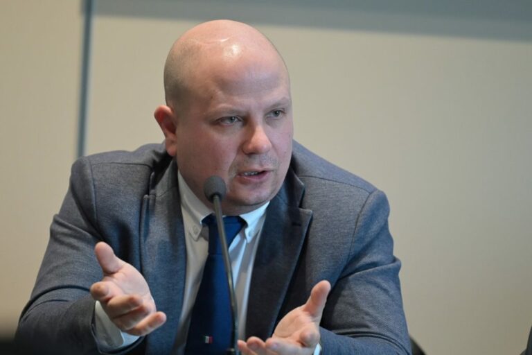 VIDEO LIVE CAMERA Deidda (FdI): “Collegare porto di Napoli e scali di Marcianise e Nola”. E poi: “Legge per tutelare nostri artisti”