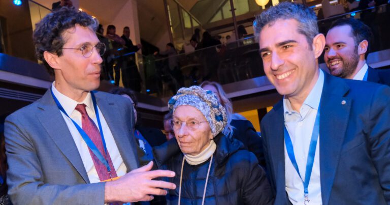 Riccardo Magi è il nuovo segretario di +Europa, Pizzarotti presidente. Bonino: “Non siamo un partito anarchico”