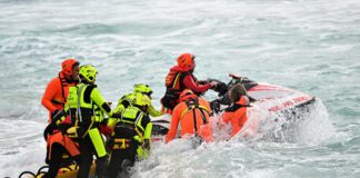 Migranti, multa e fermo amministrativo per Sea-Eye 4 a Salerno. La ong: “Senza di noi quelle persone sarebbero morte”