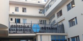 Tragedia a Napoli, taglio cesareo d’urgenza: madre è salva, figlia muore appena nata