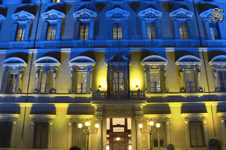 VIDEO LIVE SENATO Anniversario invasione russa, Palazzo Madama illuminato con i colori dell’Ucraina