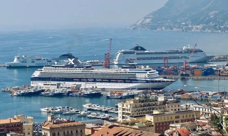 Porto di Salerno, in arrivo nave con 21 migranti: a bordo anche tre minori