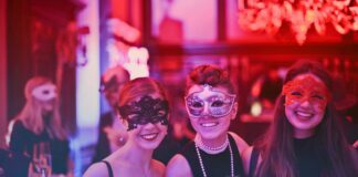 Costringe la moglie a frequentare club per scambisti: 46enne salernitano sotto processo