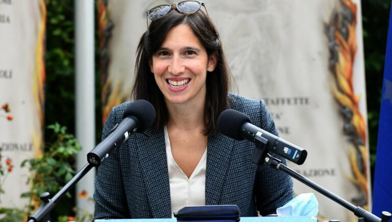 Schlein in Campania contro “signori delle tessere”. Camusso distrugge Oliviero: “Non ha votato Pd, iscritti gonfiati a Sessa Aurunca”
