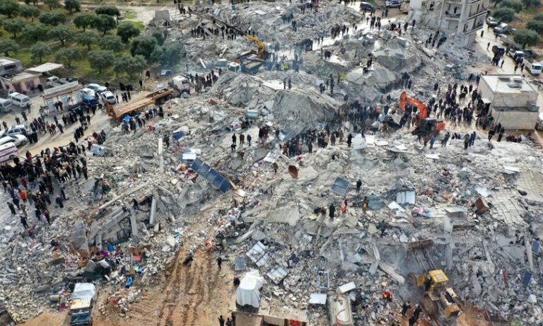 Terremoto in Turchia e Siria, bimbo di 7 mesi salvato dopo 140 ore intrappolato sotto le macerie. Numero morti sale a 28mila