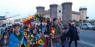 Napoli, comunità ucraina in corteo per il primo anniversario dell’invasione russa