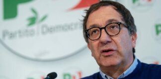 Senatore del Pd Bruno Astorre si lancia dal quarto piano del suo ufficio e muore sul colpo, politica a lutto