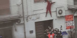 VIDEO Benevento, donna si lancia dalla finestra: salvata al volo da agenti e vicini di casa