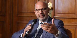 VIDEO LIVE CAMERA De Bertoldi (FdI): “Su immigrazione il governo difende l’Italia, è cambiato l’approccio”