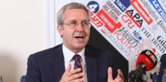 VIDEO INTERVISTA Maternità surrogata, Della Vedova (+Europa): “Mollicone ha detto una stupidaggine, governo reazionario”