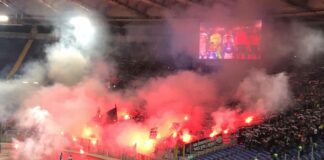Napoli-Lazio, ultras ospiti lanciano petardi contro tifosi azzurri: 21enne ferito, tre arresti