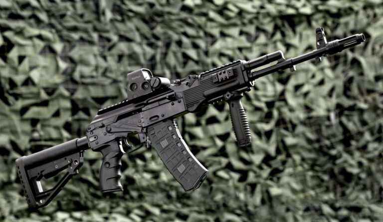 Terrore a Teverola, assalto al portavalori al centro commerciale Appia Center: 4 banditi sparano con un Kalashnikov. Bottino di 23mila euro