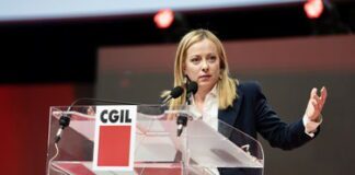 Meloni al congresso Cgil: “Il reddito di cittadinanza ha fallito”. Landini: “Chiedere di ascoltare è chiedere di essere ascoltati”
