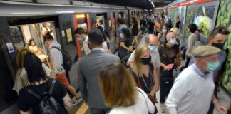 Borseggiatrice con 9 figli guadagna fino a mille euro al giorno. E si lamenta: “Non ho vita sociale”