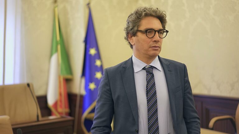 VIDEO LIVE CAMERA Santillo (M5S): “Governo ha abbandonato i più deboli, pasticcio su immigrati, malissimo sulle pensioni”