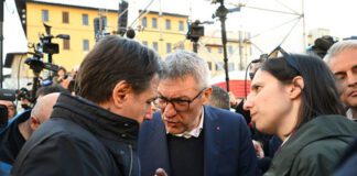 Manifestazione antifascista a Firenze: più di 50 mila in piazza. Prime prove di dialogo tra Schlein e Conte