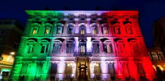 VIDEO LIVE SENATO Giornata Unità nazionale, facciata di Palazzo Madama illuminata con il Tricolore