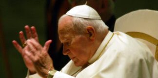 Papa Francesco: “Su Wojtyla illazioni offensive e infondate”