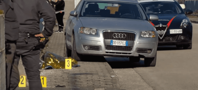 FOTO Bimba travolta e uccisa dalla madre nel Napoletano, la donna voleva provare un’auto di lusso: accusata di omicidio colposo