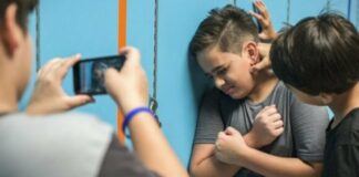 Torre del Greco, tre bulli spezzano i denti a un ragazzino di 11 anni: pestato con un tirapugni