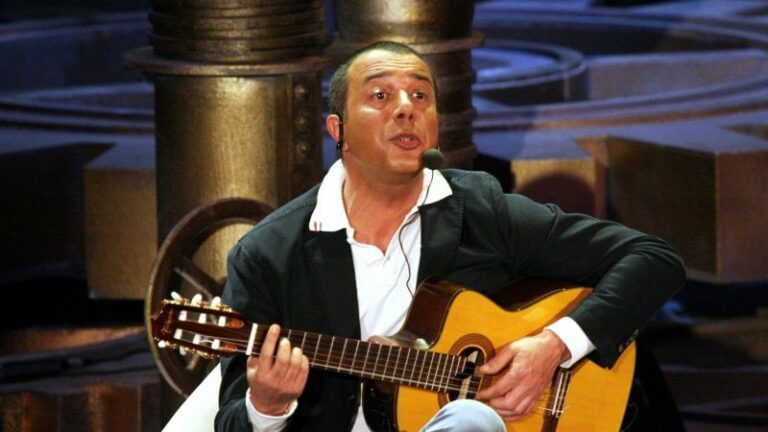Morto Federico Salvatore, Napoli piange l’istrionico chansonnier