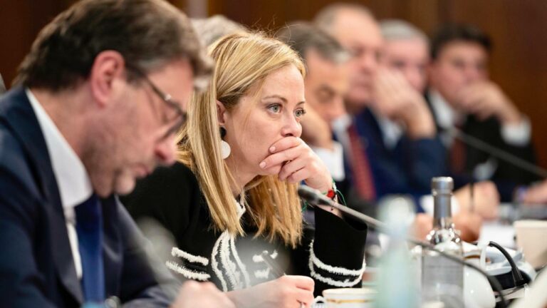 Meloni: “Il taglio del cuneo sia strutturale, è meglio del salario minimo”