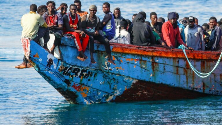 Migranti, sbarco a Lampedusa: bimba di 2 anni muore durante i soccorsi