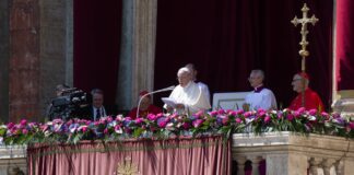 Urbi et Orbi, il Papa: “Sia pace in Ucraina e arrivi luce sulla Russia”