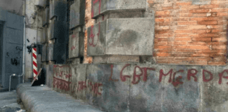 Torre del Greco, scritte omofobe sulla basilica di Santa Croce
